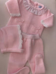 TRAJE ROSA CON CUELLO BLANCO. TALLA 1 MES.
